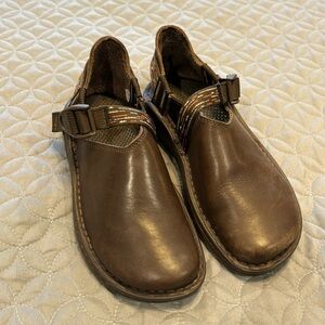 Women’s size 6 Chaco Pedshed leather